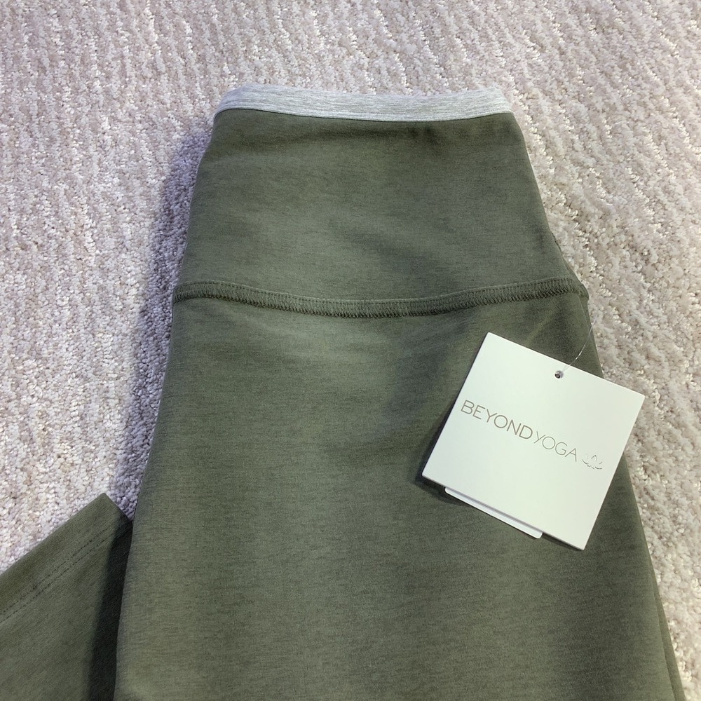 Beyond Yoga Dusty Forest‎ Heather Crossover High Waist Leggings Size XL NWT